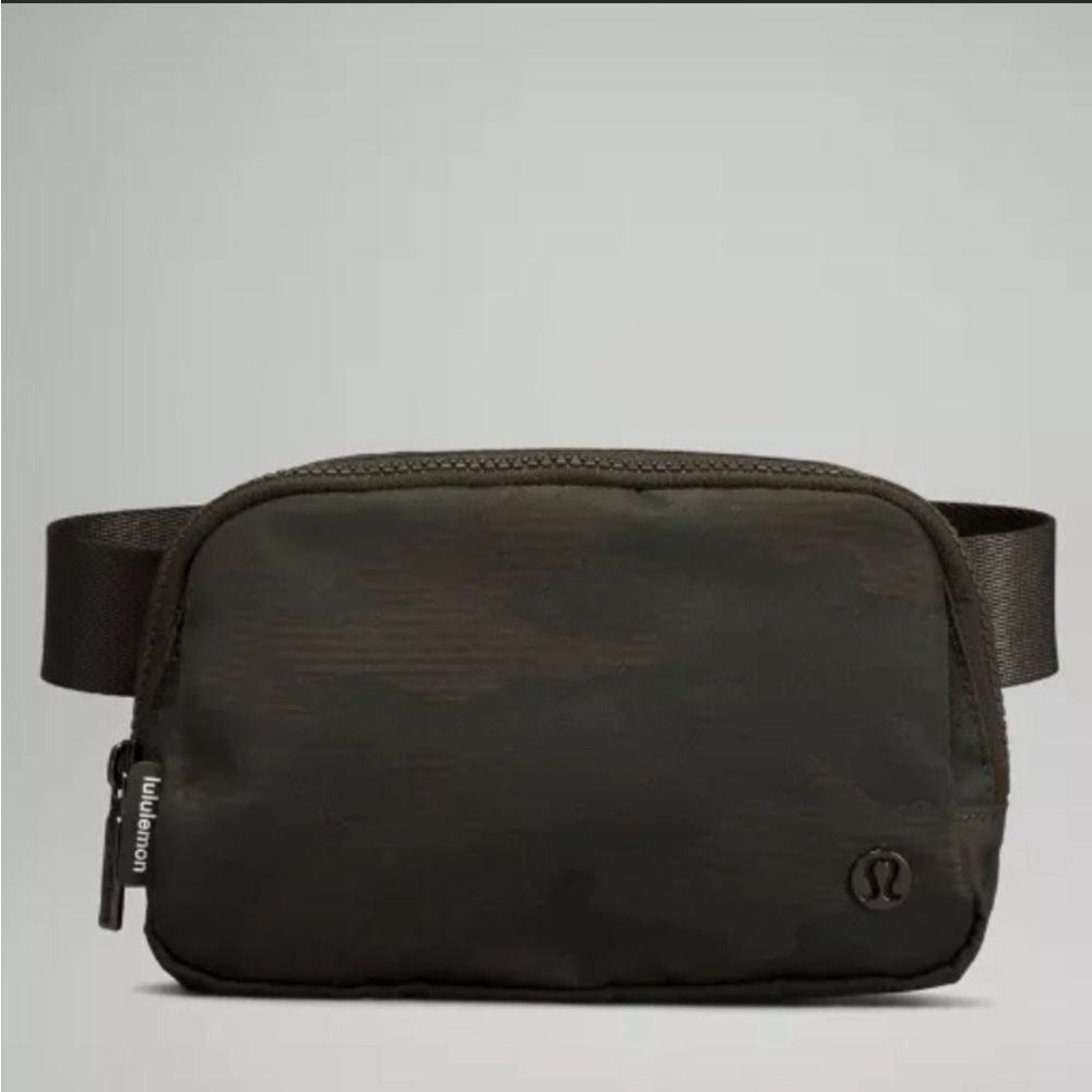 Lululemon Everywhere Belt Bag Camo🖤🤎💚